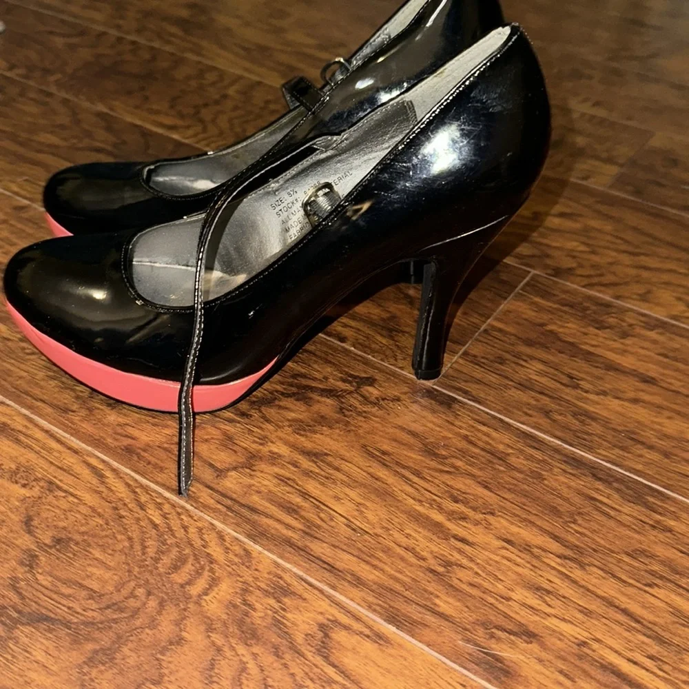 Maurices brand coral & black high heels - Picture 2 of 4